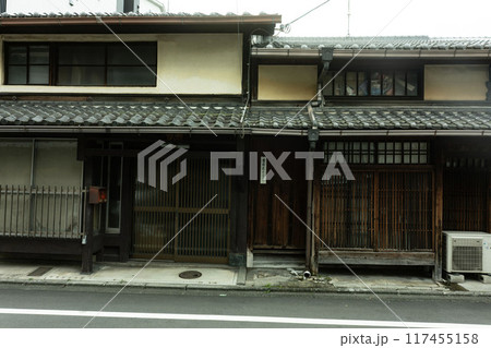 京町屋、京都の古い一軒屋、日本の和風建築、京都の木造建築 117455158