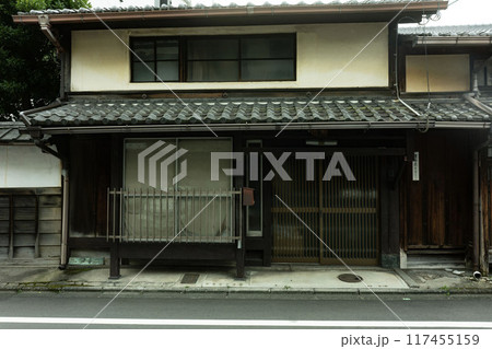 京町屋、京都の古い一軒屋、日本の和風建築、京都の木造建築 117455159