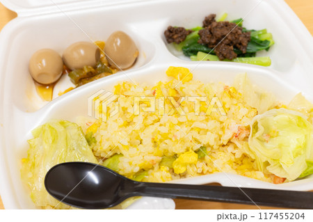 おいしいカニレタス炒飯のテイクアウト 117455204