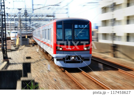 複々線を快走!! 日比谷線へ直通乗り入れする… 70000系 117458627