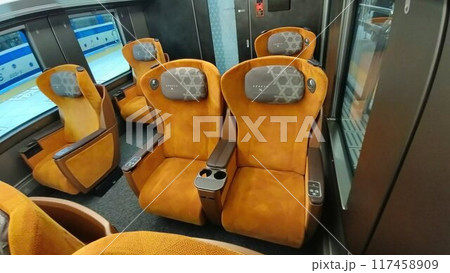 超豪華特急の快適な【プレミアムシート】で日光・鬼怒川へ… 東武鉄道・新特急『スペーシアX』N100系 117458909