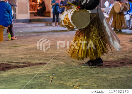 三重県度会町麻加江で江戸時代から行われているお盆の行事のかんこ踊り 117462176