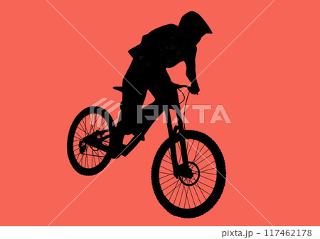 マウウテンバイクでダウンヒルのシルエット 117462178