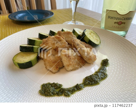 むね肉のフライにバジルソース 117462237