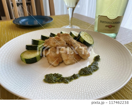 チキンカツにバジルソース 117462238