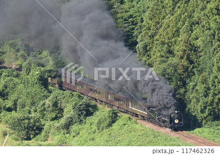 SLやまぐち号 緑映える 夏の津和野を出発 SLやまぐち号 緑映える 夏の津和野を出発 117462326