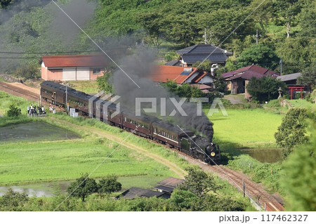 SLやまぐち号 緑映える 夏の津和野を出発 SLやまぐち号 緑映える 夏の津和野を出発 117462327