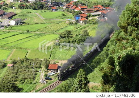 SLやまぐち号 緑映える 夏の津和野を出発 SLやまぐち号 緑映える 夏の津和野を出発 117462330
