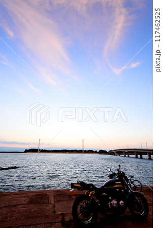 夏の夕方 海 語らい 夏の夕方 海 語らい 117462525