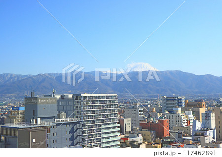 山梨県甲府市、甲府市役所展望台から見た富士山の風景 山梨県甲府市、甲府市役所展望台から見た富士山の風景 117462891