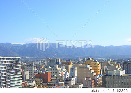 山梨県甲府市、甲府市役所展望台から見た富士山の風景 山梨県甲府市、甲府市役所展望台から見た富士山の風景 117462893