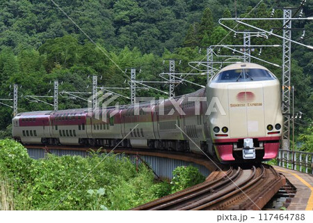 伯備線　第三高梁川橋梁を疾走する　特急寝台サンライズ出雲 117464788
