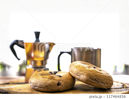 朝食のベーグルとコーヒー 朝食のベーグルとコーヒー 117464856