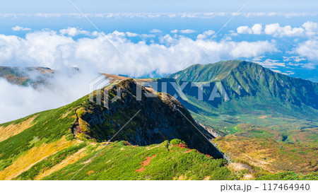 秋の鳥海山登山：外輪山コースからの眺め 117464940