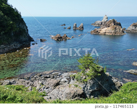 兵庫県新温泉町の絶景の穴見海岸の空撮 兵庫県新温泉町の絶景の穴見海岸の空撮 117465113