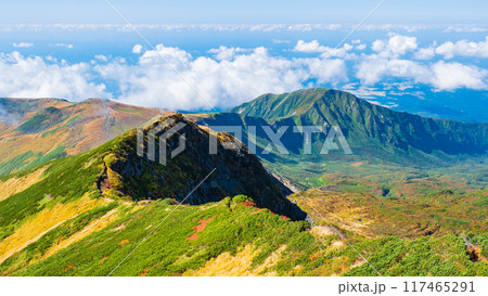 秋の鳥海山登山:外輪山コースからの眺め 秋の鳥海山登山:外輪山コースからの眺め 117465291