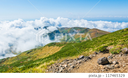 秋の鳥海山登山:外輪山コースからの眺め 秋の鳥海山登山:外輪山コースからの眺め 117465329