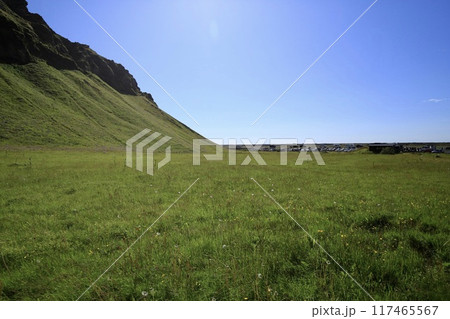 夏のアイスランド セリャランスフォスの滝周辺(Seljalandsfoss ) 夏のアイスランド セリャランスフォスの滝周辺(Seljalandsfoss ) 117465567