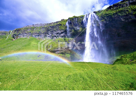 夏のアイスランド セリャランスフォスの滝と虹(Seljalandsfoss ) 夏のアイスランド セリャランスフォスの滝と虹(Seljalandsfoss ) 117465576