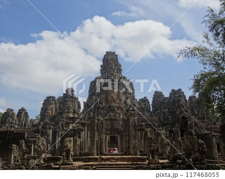 【カンボジア】アンコール・トム　バイヨン寺院の門（シェムリアップ） 117468055