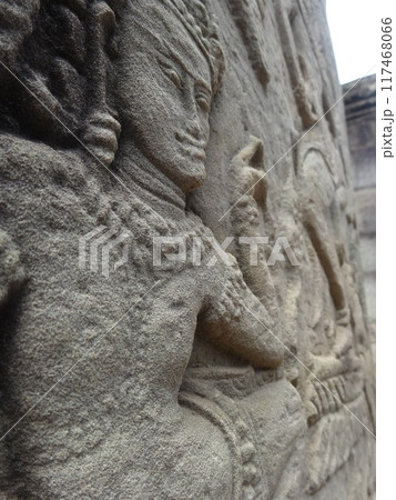 【カンボジア】アンコール・トム　バイヨン寺院の第一回廊のレリーフ（シェムリアップ） 117468066