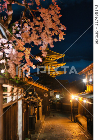 八坂の塔と桜　2023春 117468143