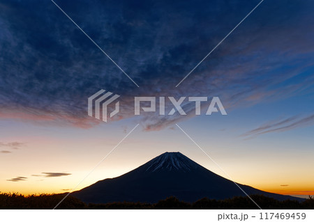 竜ヶ岳から見る夜明けの富士山 竜ヶ岳から見る夜明けの富士山 117469459