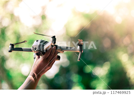 ドローンの操縦練習 ドローンの操縦練習 117469925