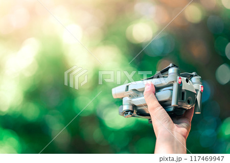 ドローンの操縦練習 117469947