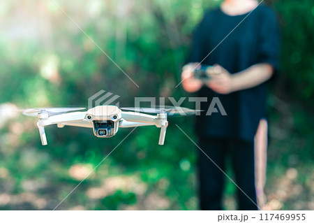 ドローンの操縦練習 ドローンの操縦練習 117469955