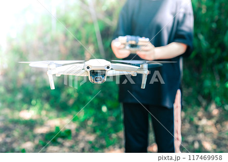 ドローンの操縦練習 ドローンの操縦練習 117469958