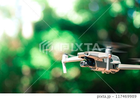 ドローンの操縦練習 ドローンの操縦練習 117469989