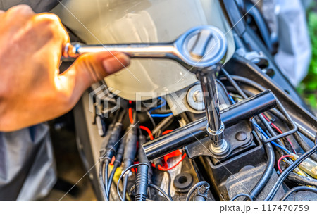 バイクのメンテナンス　バッテリー交換 117470759
