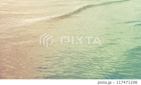 夕日とのコントラストがエモい18時のビーチ！ 117471206