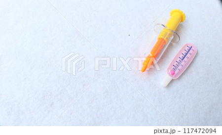 子供のおもちゃ注射器ピンセット試験管薬注射器体温計 117472094