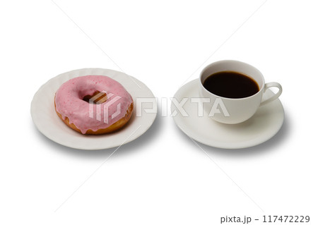 小皿に乗った苺味のドーナッツとブラックコーヒー 小皿に乗った苺味のドーナッツとブラックコーヒー 117472229