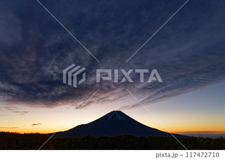 竜ヶ岳から見る夜明けの富士山 117472710
