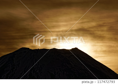竜ヶ岳から見る富士山山頂に昇る朝日 117472793