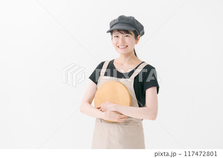 笑顔のカフェスタッフ 117472801