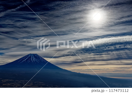 雨ヶ岳から見る富士山と朝日 雨ヶ岳から見る富士山と朝日 117473112