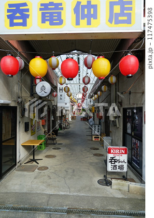 群馬県前橋市のJR前橋駅周辺の呑竜仲店の風景 117475398