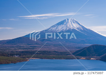 【山梨県】本栖湖・中ノ倉峠から望む富士山 【山梨県】本栖湖・中ノ倉峠から望む富士山 117475897