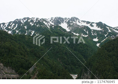 黒部ダムから見た風景 117476045