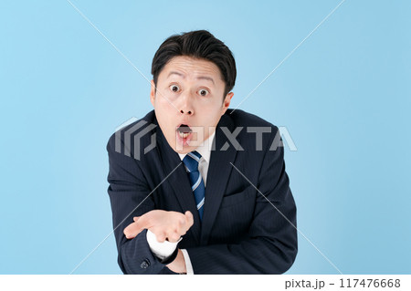 驚くビジネスマン オーバーリアクション 驚くビジネスマン オーバーリアクション 117476668