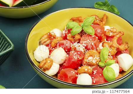 Grilled shrimp and watermelon salad 117477564