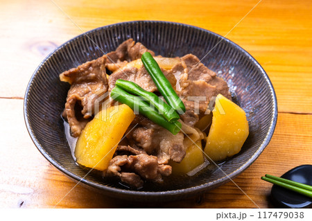 豚肉の肉じゃが 117479038