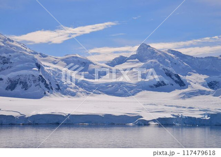 究極の秘境　南極大陸　夏風景 117479618
