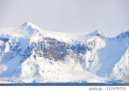 究極の秘境　南極大陸　夏風景 117479720