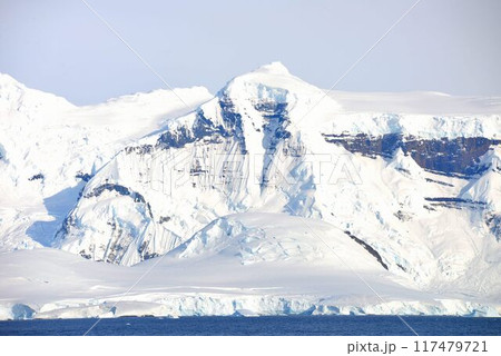 究極の秘境　南極大陸　夏風景 117479721
