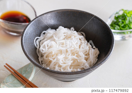 器に入れたとうふ素麺 器に入れたとうふ素麺 117479892